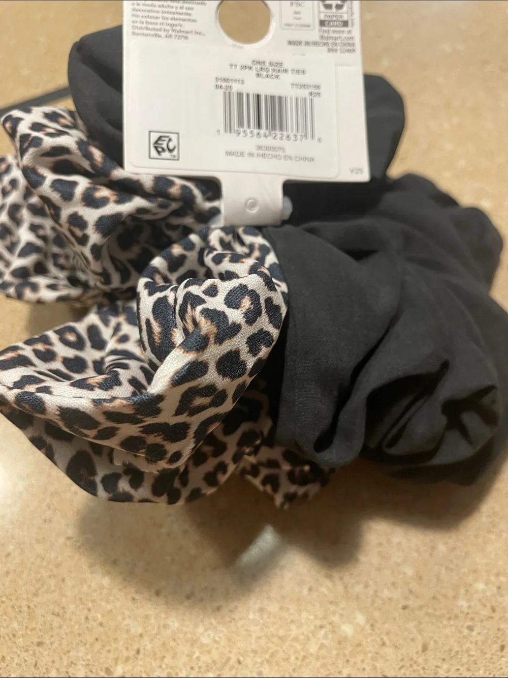Leather Chain-Accent Gloves, Claw Clip & Leopard Scrunchie Set - Black/Brown